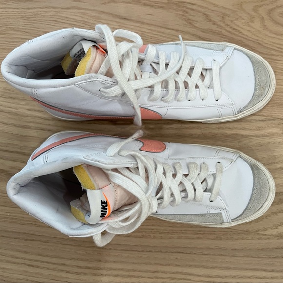 Nike Blazer Mid '77 Gymnastics Shoe, peach check, barely worn, women’s size 10.5 - Picture 3 of 3
